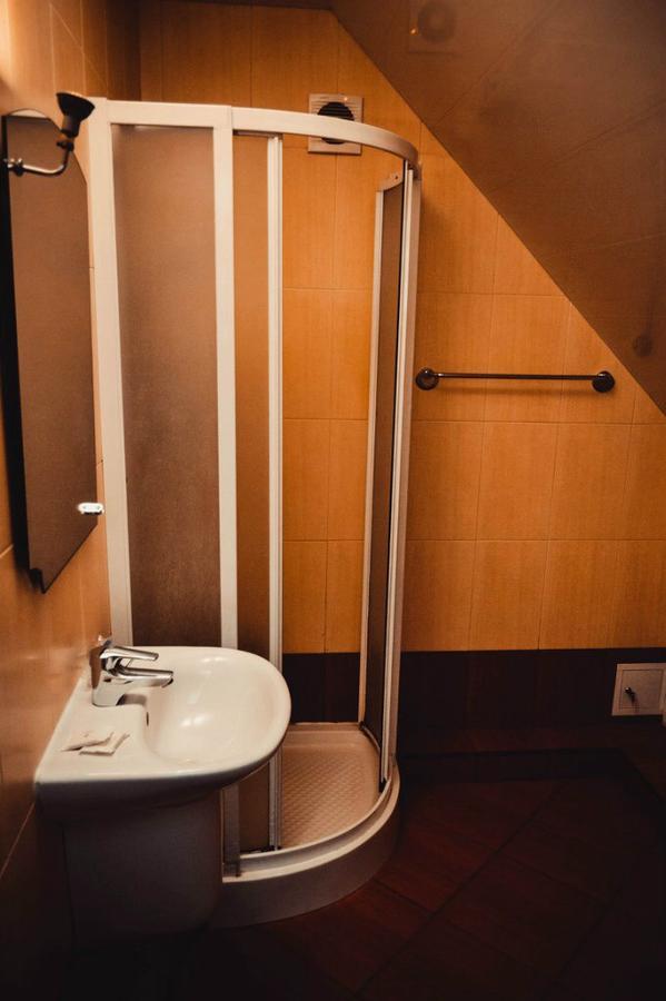 Tri Dorogi Hotell Lviv Eksteriør bilde