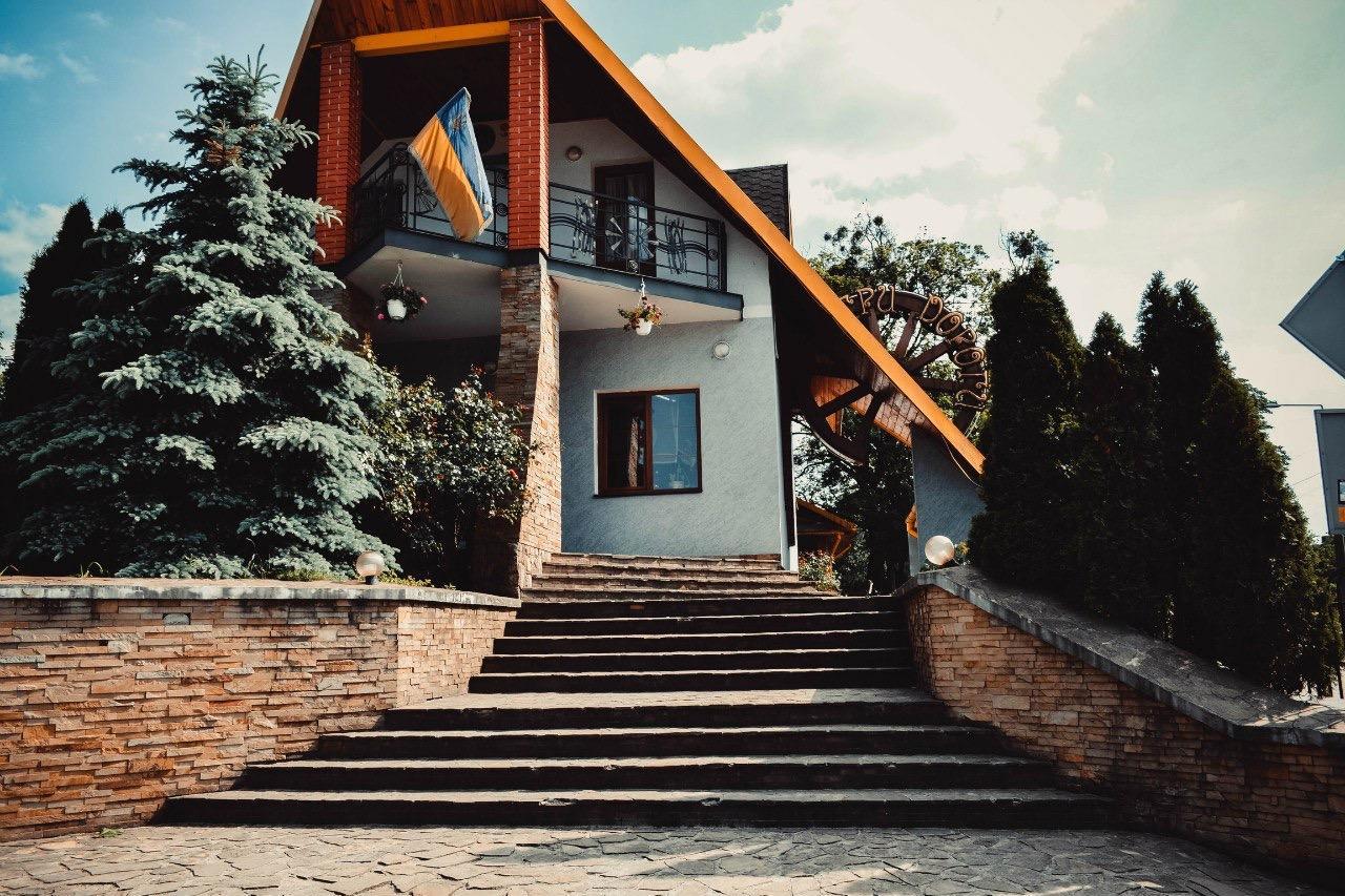 Tri Dorogi Hotell Lviv Eksteriør bilde