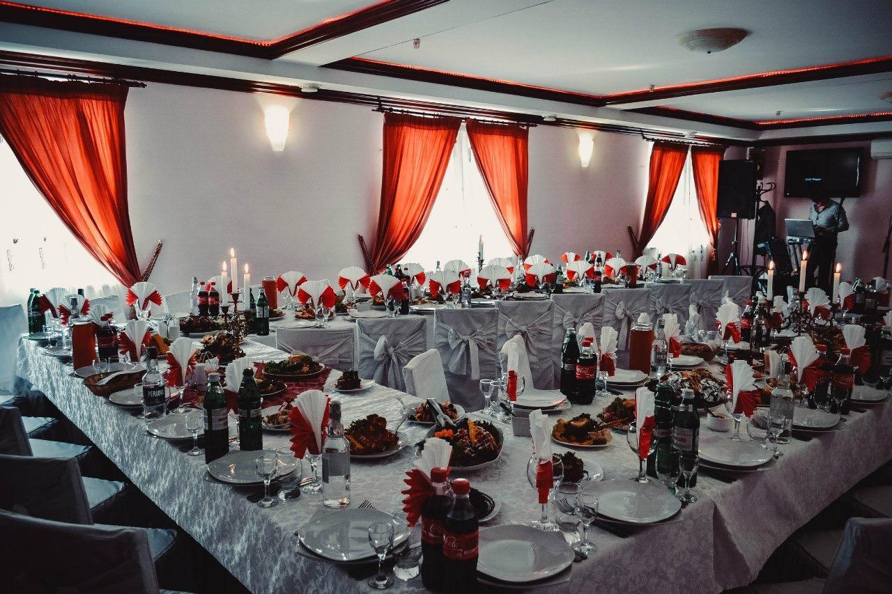 Tri Dorogi Hotell Lviv Eksteriør bilde