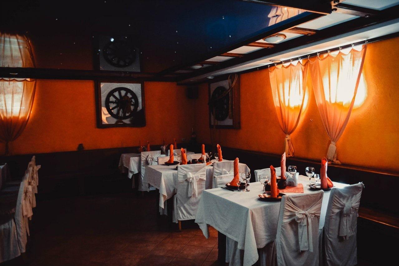 Tri Dorogi Hotell Lviv Eksteriør bilde