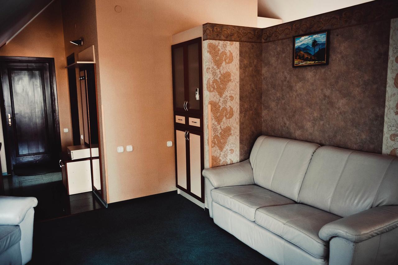 Tri Dorogi Hotell Lviv Eksteriør bilde