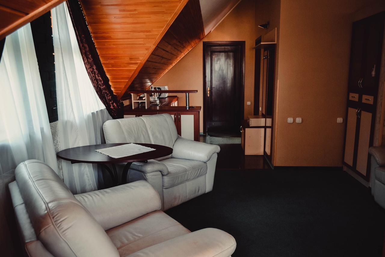 Tri Dorogi Hotell Lviv Eksteriør bilde